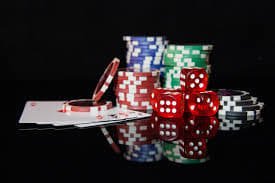 Baccarat ကတ်ဂိမ်း — Player နှင့် Banker ကတ်ဖေါ်နေသောမြင်ကွင်း